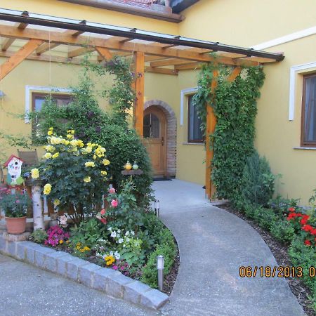 Appartamento Haus Resi Staatz Esterno foto