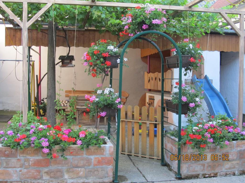 Appartamento Haus Resi Staatz Esterno foto